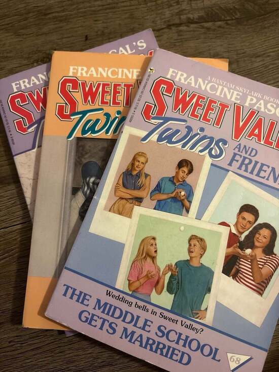 Bantam Skylark Other - Lot of 3 Vintage Sweet Valley Twins and Friends Books: Sneaking Out, The Middle